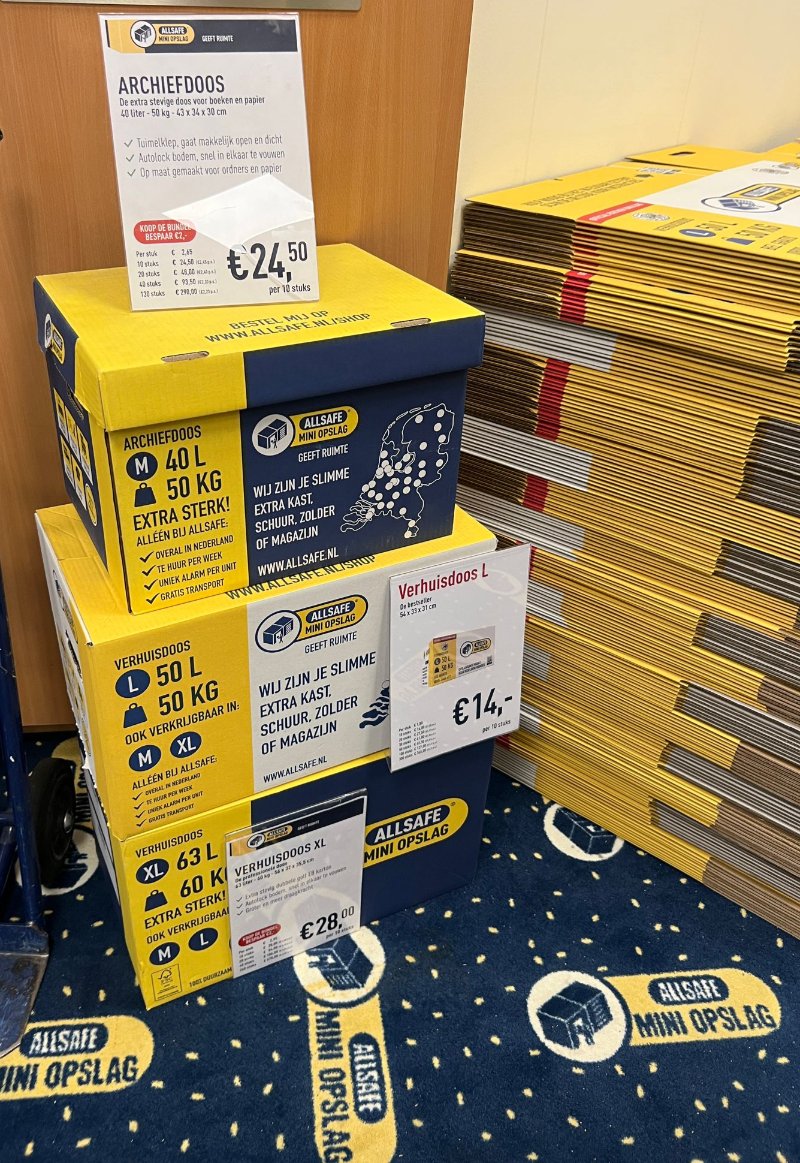januutamsterdam's tweet photo. @DailyPicTheme2 
'Team' #DailyPictureTheme 

The room is #teaming with archive boxes. https://t.co/MnTdHP9hRp