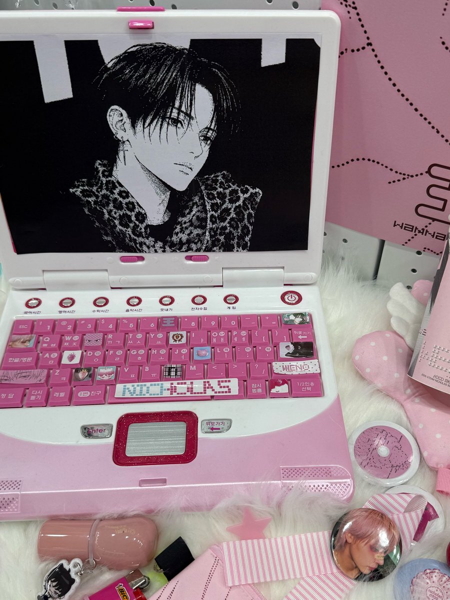 jobapmg's tweet photo. #FEED_ME_STRAWBERRY

딸기는 빨간색
니콜라스는 핑크색 https://t.co/FOOSOHUypr
