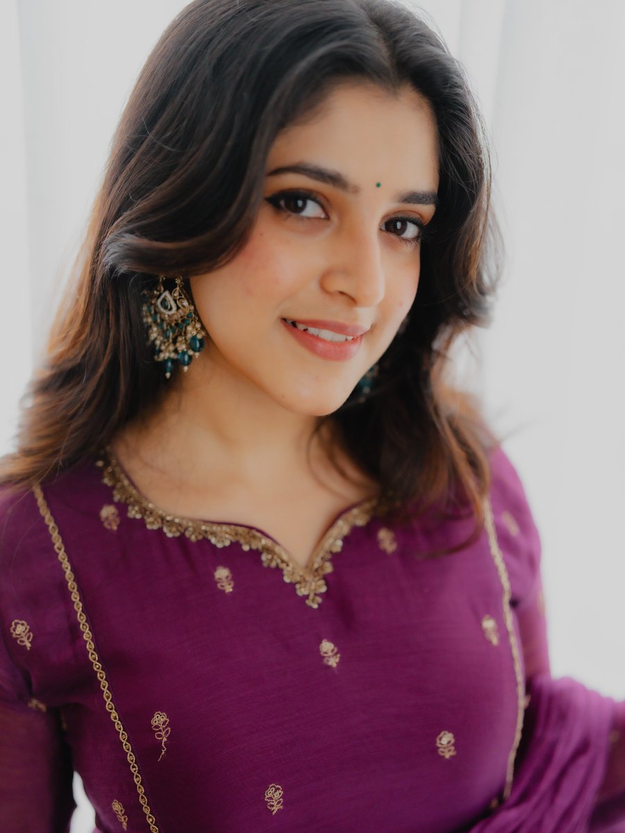 Meenaaxi_'s tweet photo. കുറച്ച് നാണം, ഒരുപാട് ചിരി. 🙈💜 https://t.co/Q3Ns8UkOIG