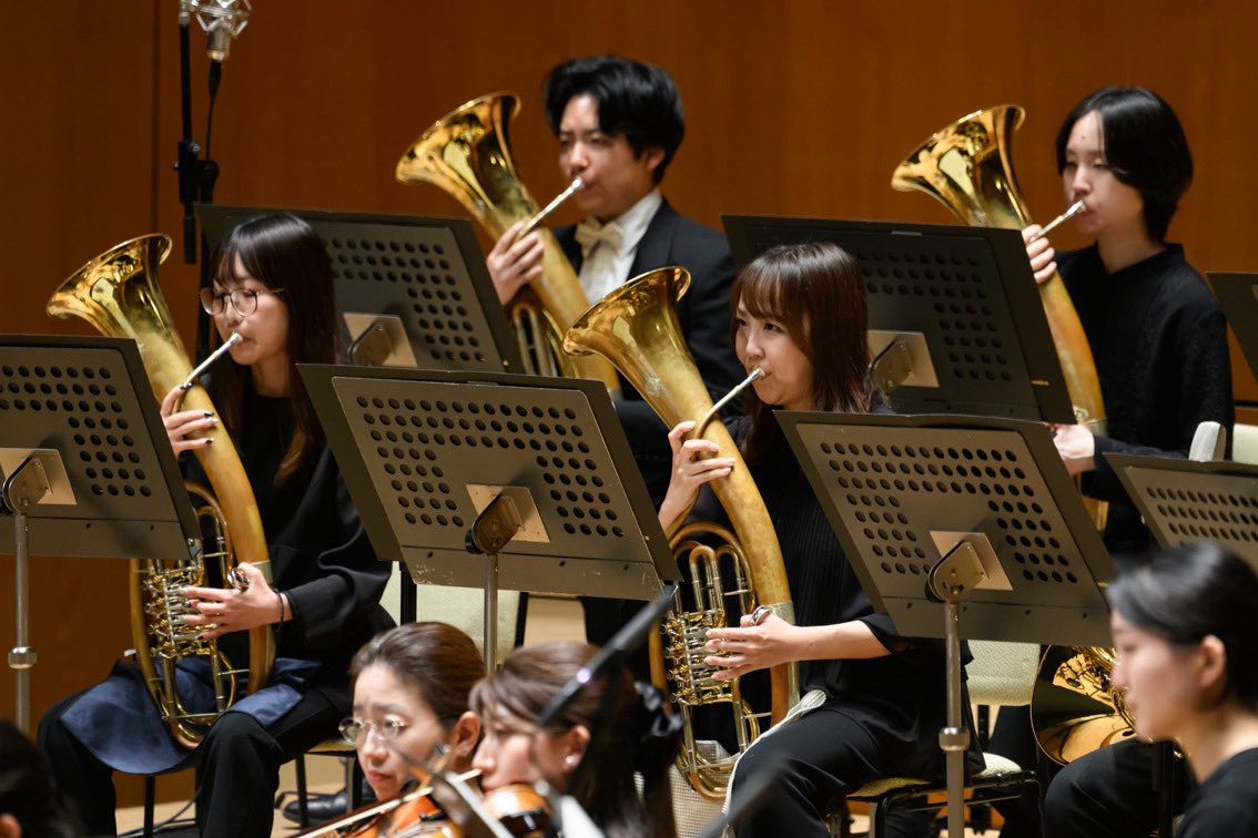 kanagawaphil's tweet photo. 本日の定期演奏会にお越しいただいた皆様ありがとうございました！監督のブルックナーいかがでしたでしょうか？
来月はいよいよサントリーホールでの東京公演！お楽しみに！
ヴィオラの劉京陽が楽団員として最後の定期演奏会でした😭 https://t.co/912QgtomoX