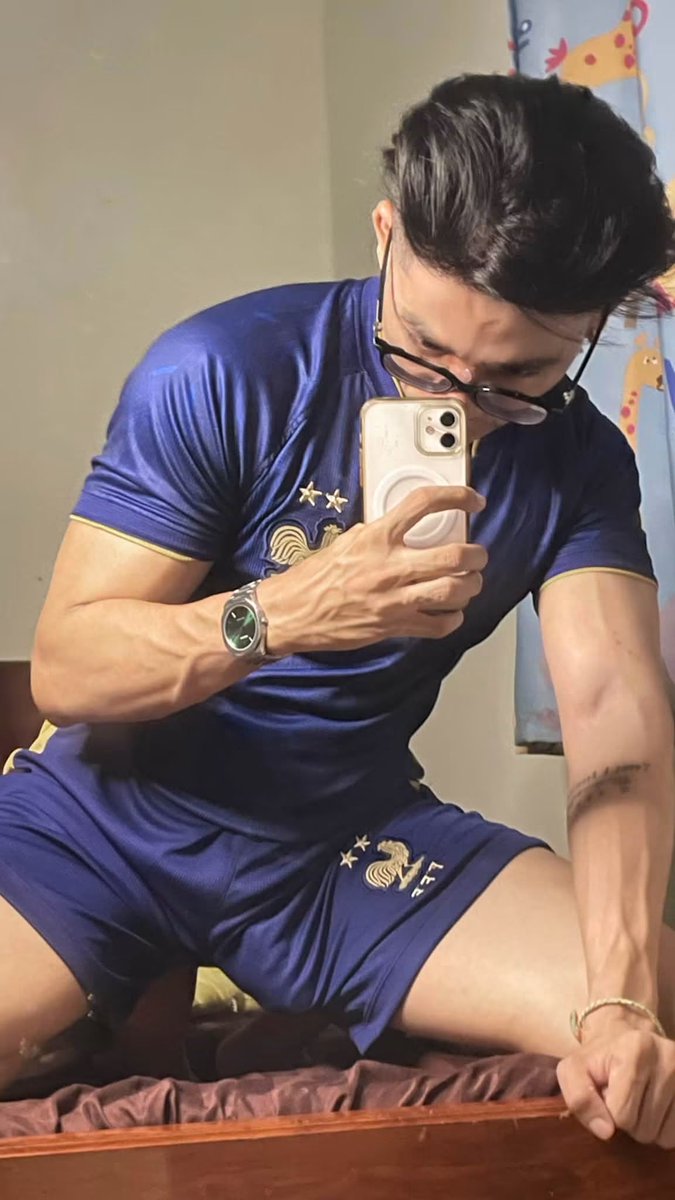 CNhoeun95145's tweet photo. ប្ដីហាស💦 https://t.co/BPQE2G9Fha