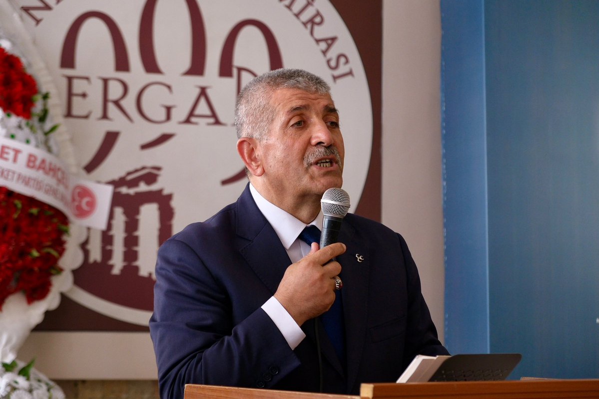 VeyselSahinMhp's tweet photo. Genel Başkanımız Sn. Devlet Bahçeli’nin talimatlarıyla başlatılan “Kardeşlik Kalbimizde, Gelecek Aklımızda” temalı 15. Olağan Bergama İlçe Kongremizi Genel Sekreter Yardımcımız Tamer Osmanağaoğlu divan başkanlığında büyük bir coşkuyla gerçekleştirdik.

İlçe Başkan Adayımız Hasan Hüseyin Engin ve Yönetim Kurulu’na şimdiden başarılar diliyorum.
