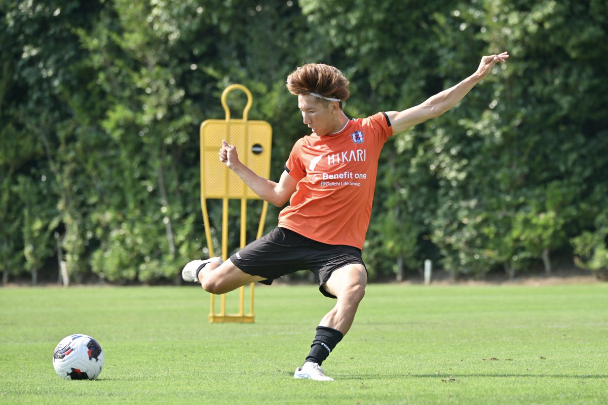 ehime_fc's tweet photo. 📸｜𝟮𝟬𝟮𝟲/𝟮𝟳 𝗣𝗟𝗔𝗬𝗘𝗥𝗦 𝗙𝗜𝗟𝗘
#ehimefc #愛媛FC

#舩橋京汰 （ふなはし きょうた）
﹏﹏﹏﹏﹏﹏﹏﹏﹏

🔢 number｜27
🔻 position｜FW
🎂 birthday｜2005/7/31
👕size｜L
﹏﹏﹏﹏﹏﹏﹏﹏﹏

独り言多めの不思議ちゃん。
甘えん坊に見えてたまに毒舌になります。
年下扱いを嫌がりますが、あどけない表情や抜けている一面に、ついチームのみんながいじってしまいます。

👕ユニフォームの購入はこちらから
https://t.co/oCSsmgHhCy