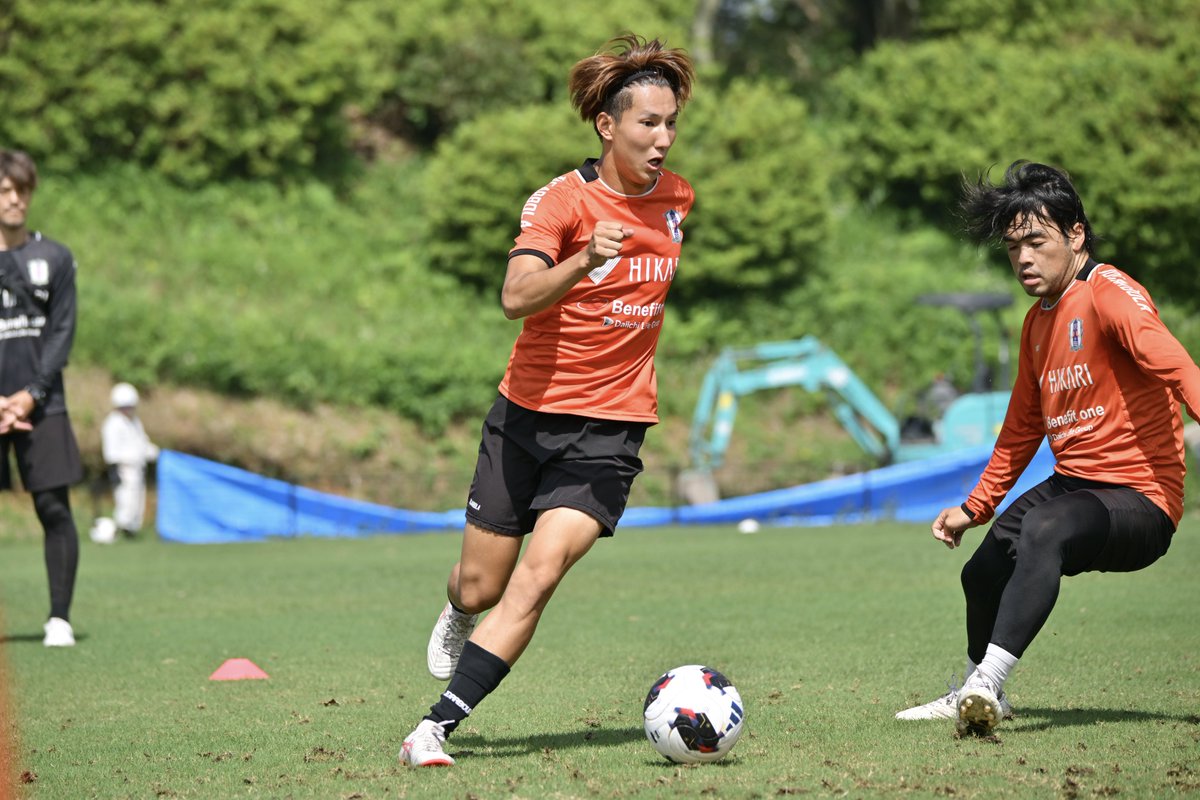 ehime_fc's tweet photo. 📸｜𝟮𝟬𝟮𝟲/𝟮𝟳 𝗣𝗟𝗔𝗬𝗘𝗥𝗦 𝗙𝗜𝗟𝗘
#ehimefc #愛媛FC

#舩橋京汰 （ふなはし きょうた）
﹏﹏﹏﹏﹏﹏﹏﹏﹏

🔢 number｜27
🔻 position｜FW
🎂 birthday｜2005/7/31
👕size｜L
﹏﹏﹏﹏﹏﹏﹏﹏﹏

独り言多めの不思議ちゃん。
甘えん坊に見えてたまに毒舌になります。
年下扱いを嫌がりますが、あどけない表情や抜けている一面に、ついチームのみんながいじってしまいます。

👕ユニフォームの購入はこちらから
https://t.co/oCSsmgHhCy