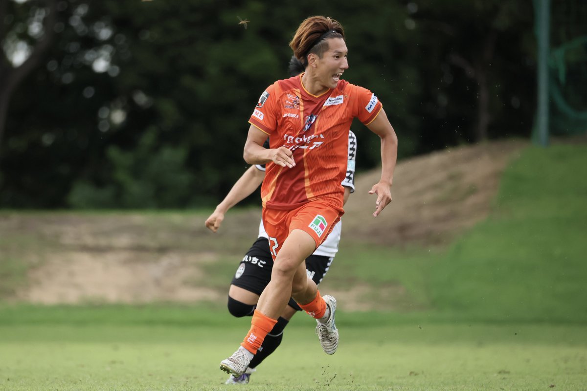 ehime_fc's tweet photo. 📸｜𝟮𝟬𝟮𝟲/𝟮𝟳 𝗣𝗟𝗔𝗬𝗘𝗥𝗦 𝗙𝗜𝗟𝗘
#ehimefc #愛媛FC

#舩橋京汰 （ふなはし きょうた）
﹏﹏﹏﹏﹏﹏﹏﹏﹏

🔢 number｜27
🔻 position｜FW
🎂 birthday｜2005/7/31
👕size｜L
﹏﹏﹏﹏﹏﹏﹏﹏﹏

独り言多めの不思議ちゃん。
甘えん坊に見えてたまに毒舌になります。
年下扱いを嫌がりますが、あどけない表情や抜けている一面に、ついチームのみんながいじってしまいます。

👕ユニフォームの購入はこちらから
https://t.co/oCSsmgHhCy
