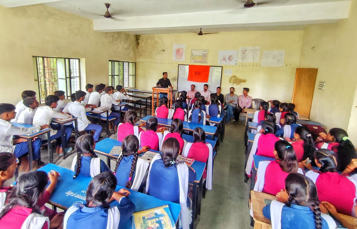 northbiharabvp's tweet photo. अभाविप के 78वें स्थापना दिवस सह राष्ट्रीय विद्यार्थी दिवस के उपलक्ष्य में आयोजित साप्ताहिक कार्यक्रम के निमित आज अभाविप, बेगूसराय उत्तर जिले के गढ़पुरा नगर इकाई द्वारा 'राष्ट्र निर्माण में विद्यार्थी परिषद की यात्रा' विषय पर संगोष्ठी का आयोजन किया गया।

#78YearsOfABVP | #ABVP78 https://t.co/FeZLqtHjKL