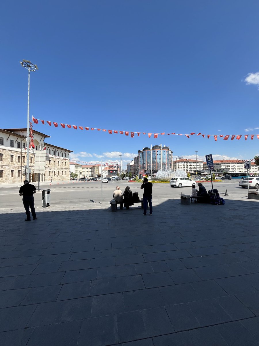 Fallafberk19's tweet photo. Sen Sivas’sın kendine gel bu ne sıcak https://t.co/xlKMWHcIaL