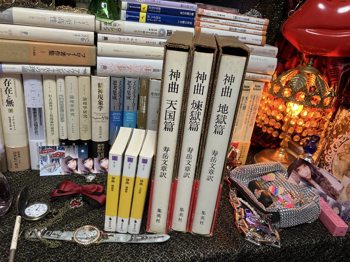 KurusuMizuri's tweet photo. @a1ice_cat114 @Sektion_Torte 昭和49年に発売されていた
神曲三部作は超大型本で
重量も5キロあるのw
重くて非力な少女は持てないー
ヘヴィな煉獄地獄天國なの・・
だから文庫で読むの・・ https://t.co/y37HbzjmPo