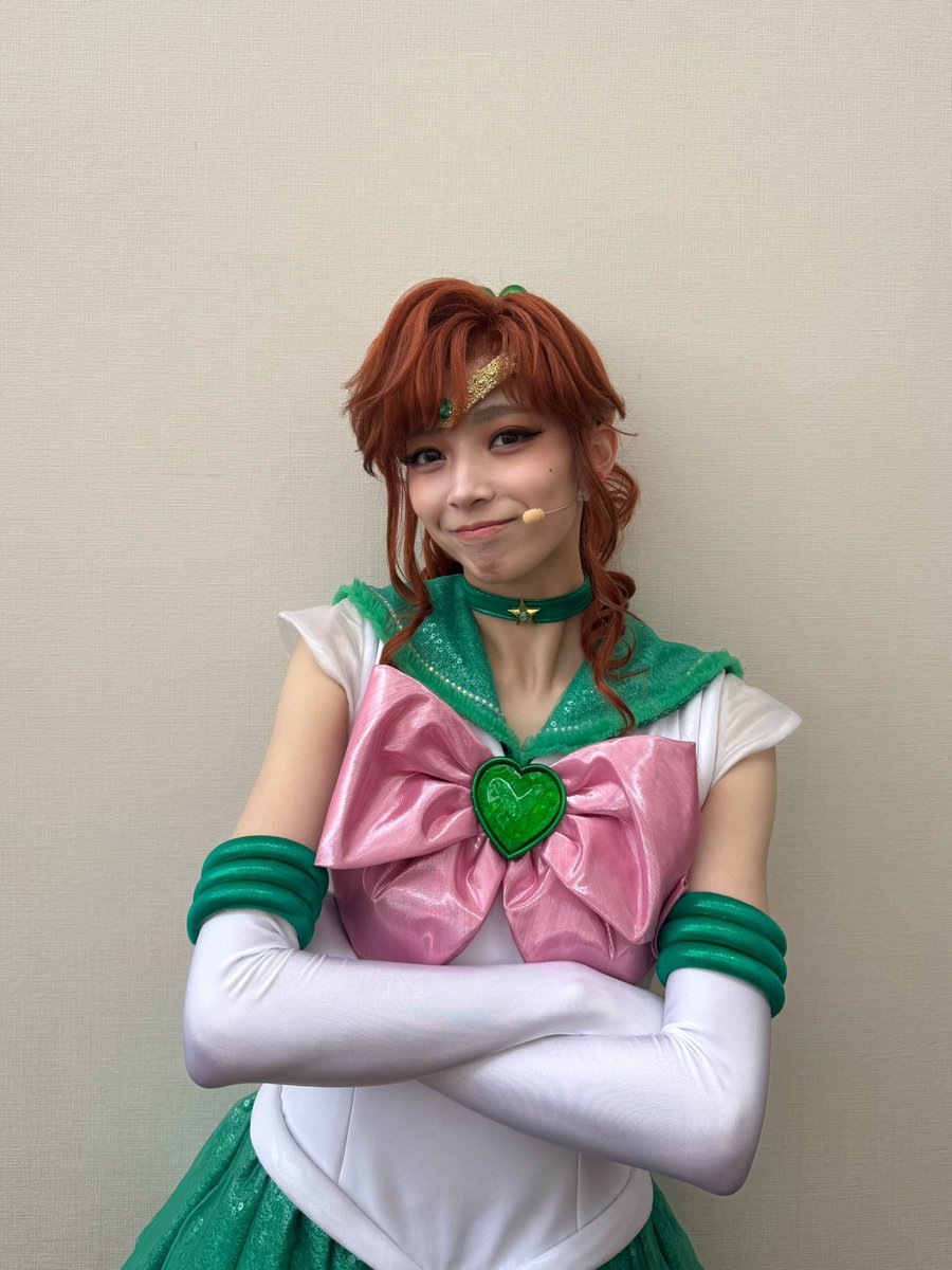 moe_goto0520's tweet photo. #美少女戦士セーラームーン 
-Shining Theater Shinagawa Tokyo-

Gold Moon 100公演目を迎えました✨
ここまで続けてこられたのも
支えて下さるスタッフの皆さま、
何より日頃から応援してくださる皆さまのおかげです！

ありがとうございます ·͜·💚

武内先生も来てくださり、
より一層気合いが入りました！⚡️

#prettyguardiansailormoonshiningtheater #shiningtheater  
#シャイニングシアター