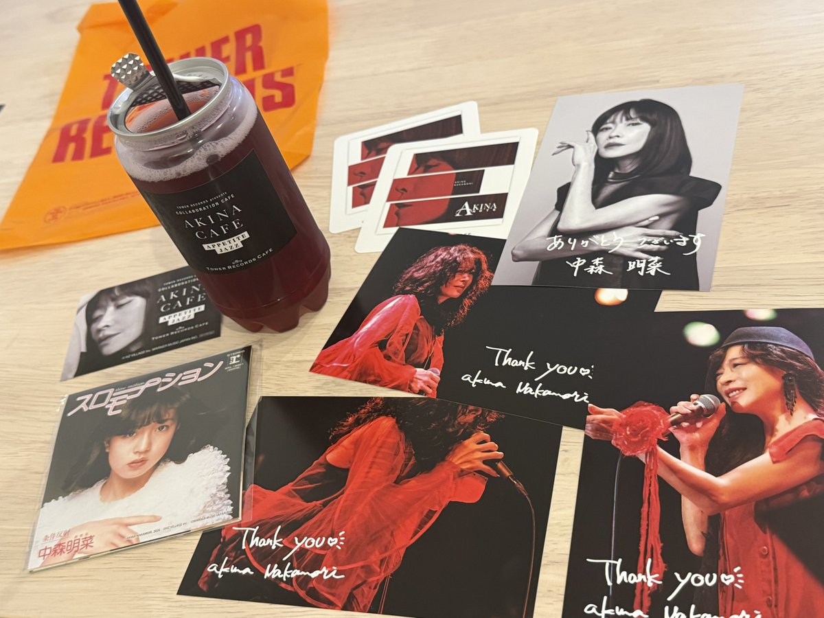 MintTeaLatte's tweet photo. 明菜カフェでテイクアウトしたドリンク🥤
いただいた特典のステッカー、ポストカード、コースター
購入したジャケットステッカーパックです☺️ https://t.co/qGh16Jezgp