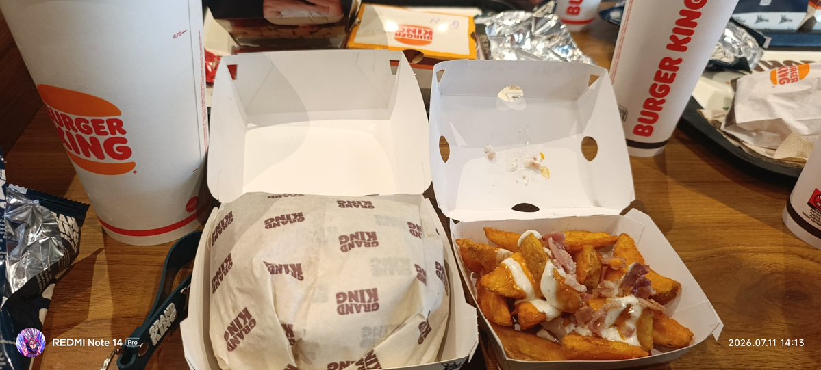 Alejandro45618's tweet photo. Rica hamburguesa del @BurgerKing del @elxokas literalmente me sorprendi�� https://t.co/ggAPSs62Cy