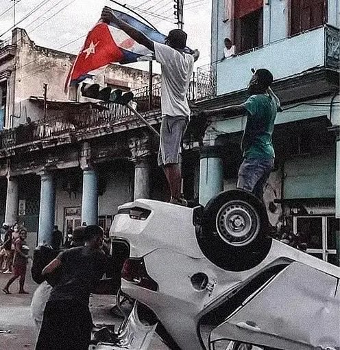 YohankaHernand1's tweet photo. LIBERTAD PARA CUBA “
VIVA CUBA LIBRE “ https://t.co/srkYetMOZB