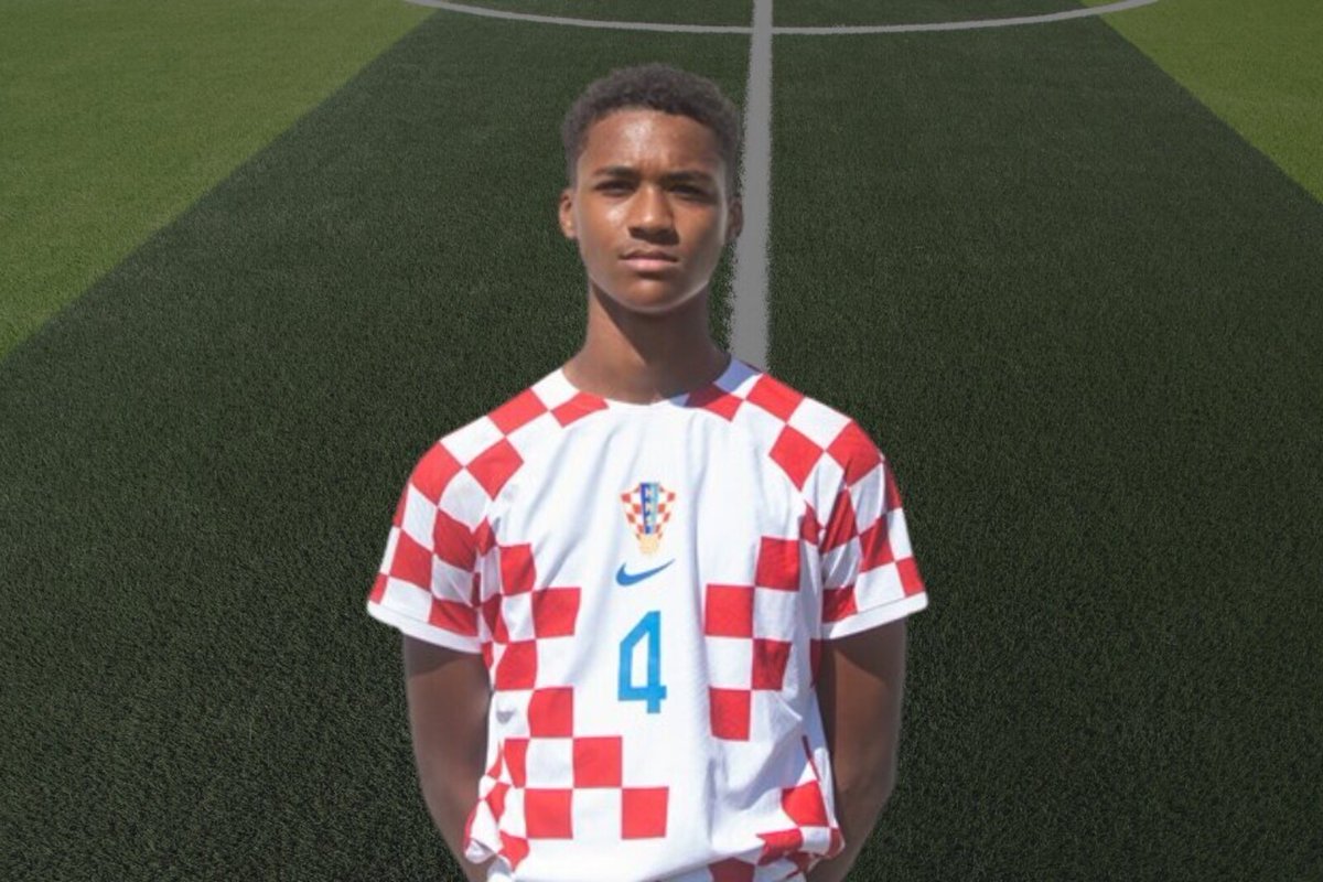 FraneIkic's tweet photo. Majka mu je Hrvatica, a otac Manuel Kanté je bivši francuski nogometaš malijskih korijena koji je također igrao u Hrvatskoj, a danas radi kao skaut.

Da je uzeo francusko državljanstvo opet bi se našlo onih koji bi mu srali po glavi. 

Neka dečko igra za koga želi. https://t.co/avzJFwtzKm