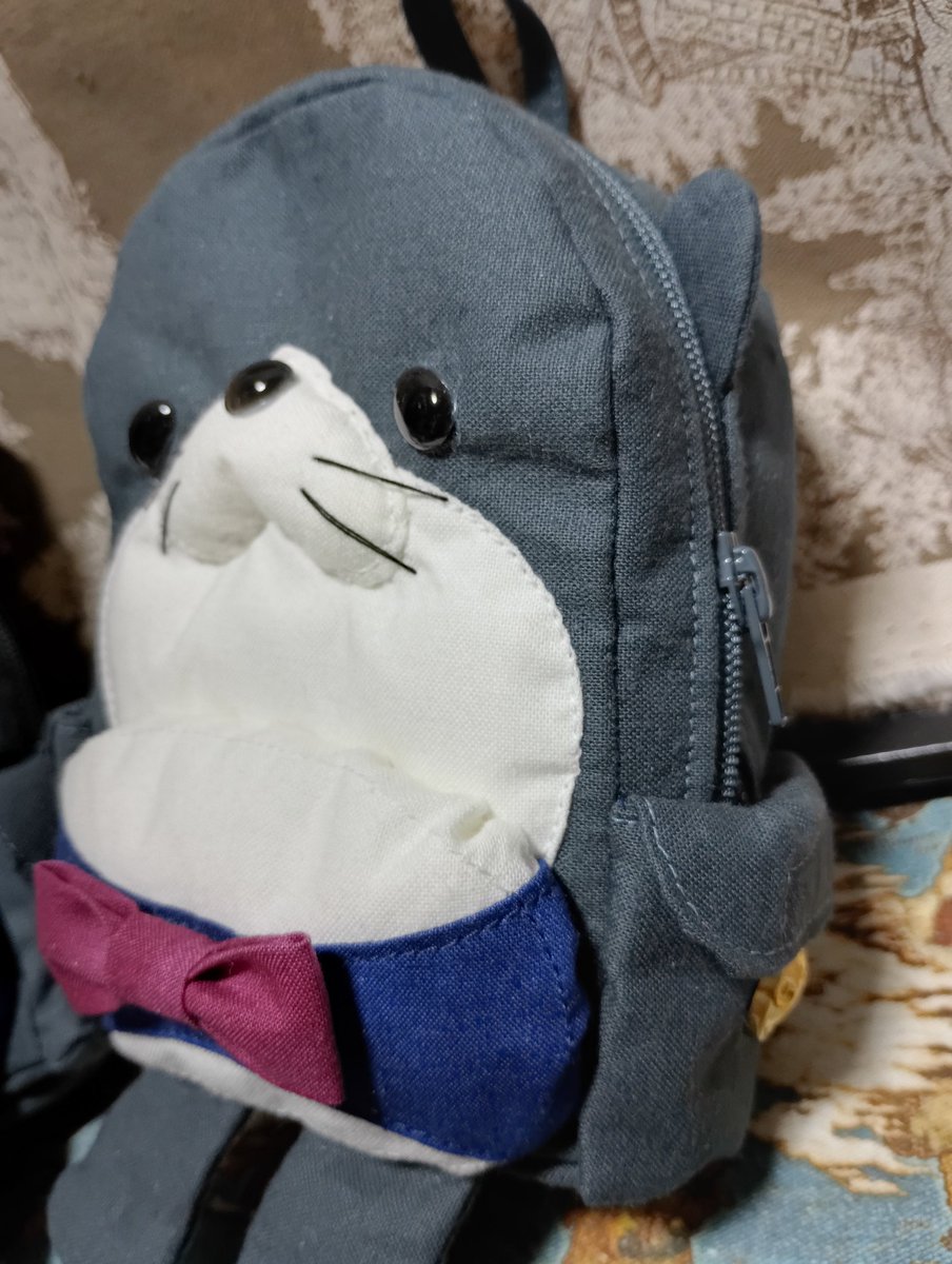 ChoryMugi_'s tweet photo. ファスナーの向きを右利き用に作り直して完成！
逆に付けた方は、いつか出会う（？）左利き���んに押しつける事にしようそうしようｗ( ´∀`)ｗ
#FF14
#セニョール・ウソウソバック https://t.co/bqtPMYHrQF