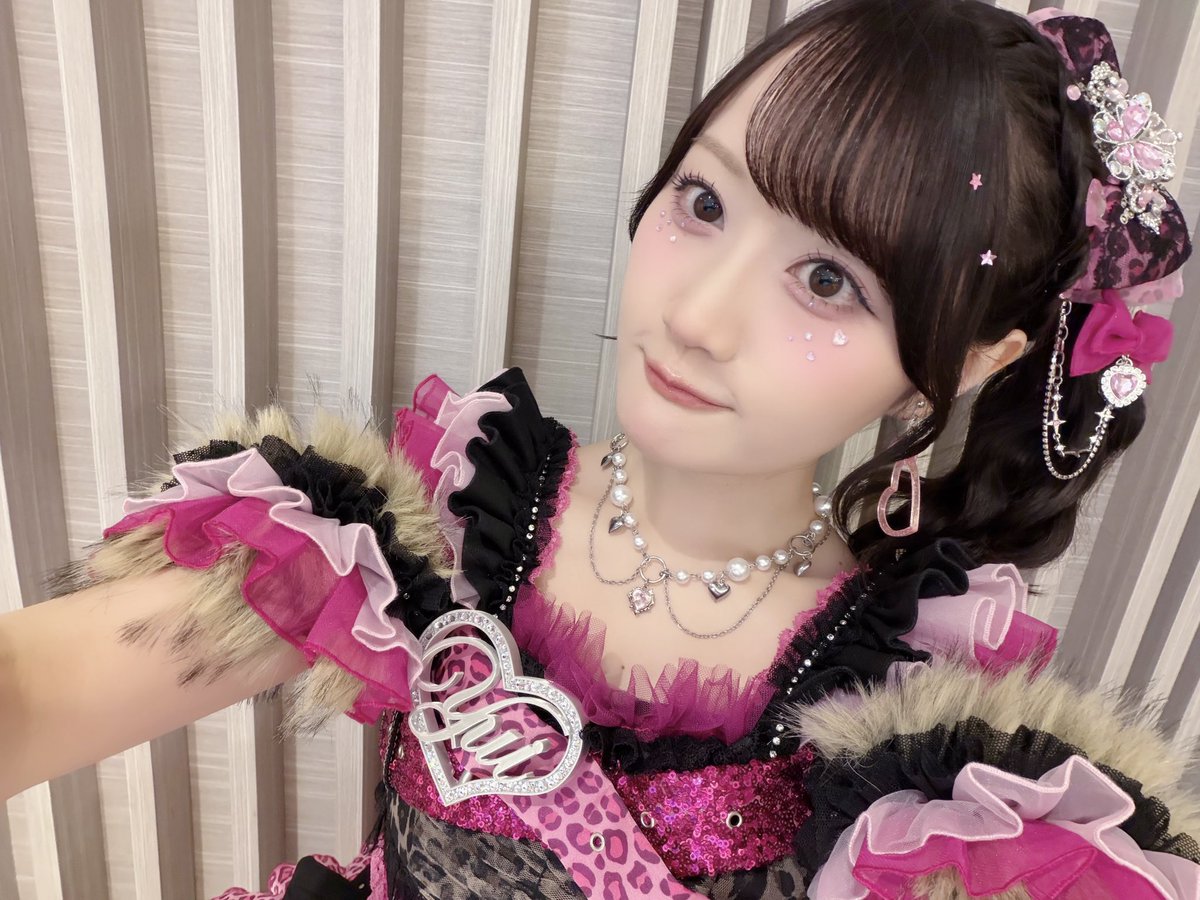 yui_ogura_815's tweet photo. 🖤#アニサマ 2026🩷

ソロステージでは、
新曲 Q.E.D.を初披露✨
そして、新衣装も初お披露目
させていただきました(๑⃙⃘ˊ꒳​ˋ๑⃙⃘)♪

今年は皆んなのお顔が
たくさん見えたよ〜🙌ありがとう♡ https://t.co/u0uPyZBybk