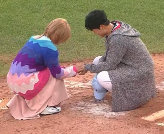 mylanders2's tweet photo. 아니 ㅆㅂ
퍼포먼스상 김건우 정준재 어떻게 안 됩니까?
못 주겠으면 베커상이라도 지금 하나 ㅃㄹ 만들어 https://t.co/04VLhOoBSI