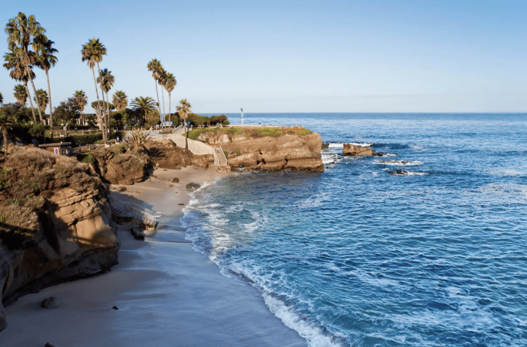 JuhaniMustjxuj's tweet photo. Spent the morning wandering this sun-dappled coastal trail, fresh sea breeze in my hair and a hidden cove to myself—this is why I love slow travel. https://t.co/QmdhQZy9EF