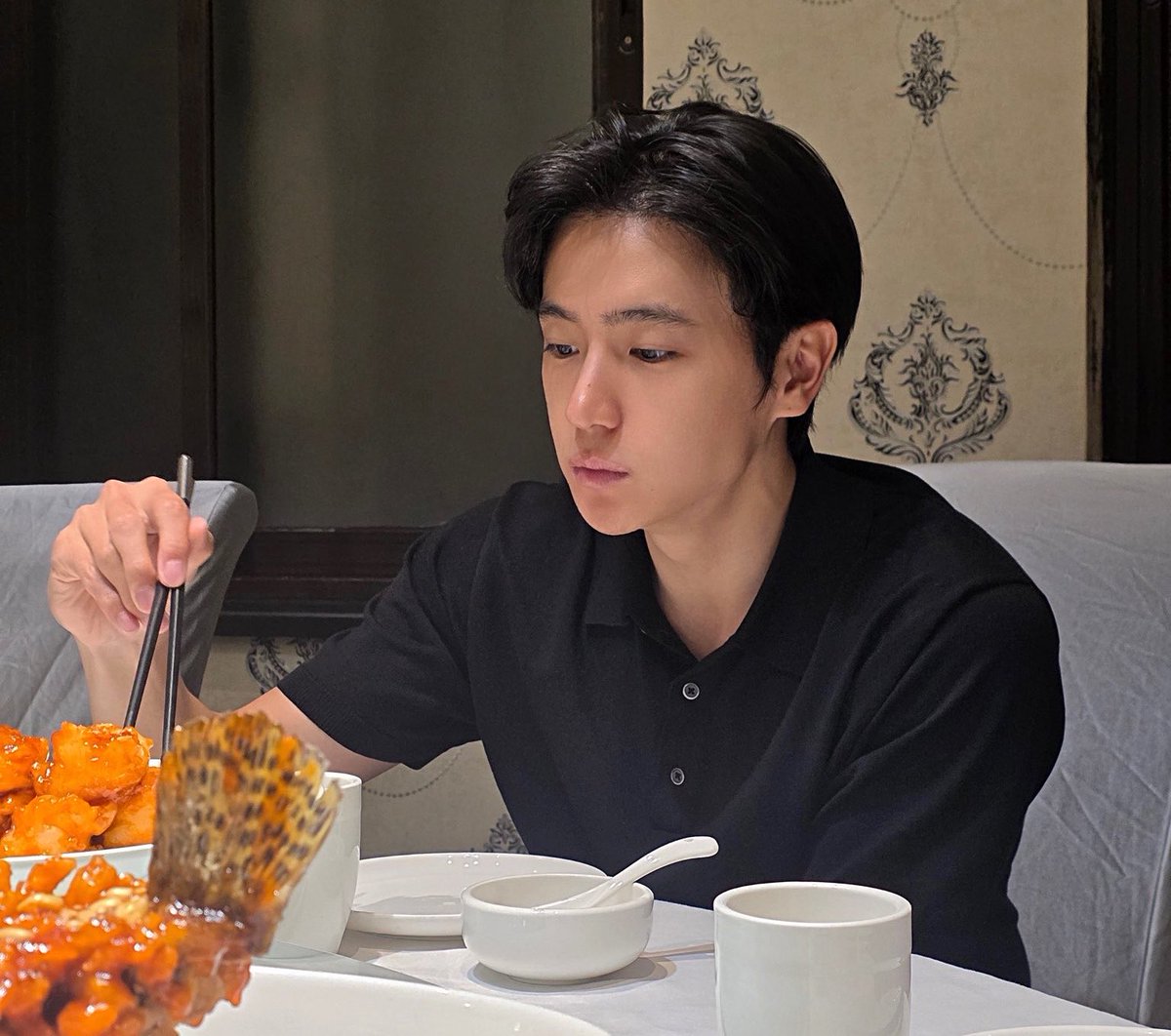hyunjaesprite's tweet photo. marriage is scary coz what if your husband is not hyunjae https://t.co/67f4ef8GEI