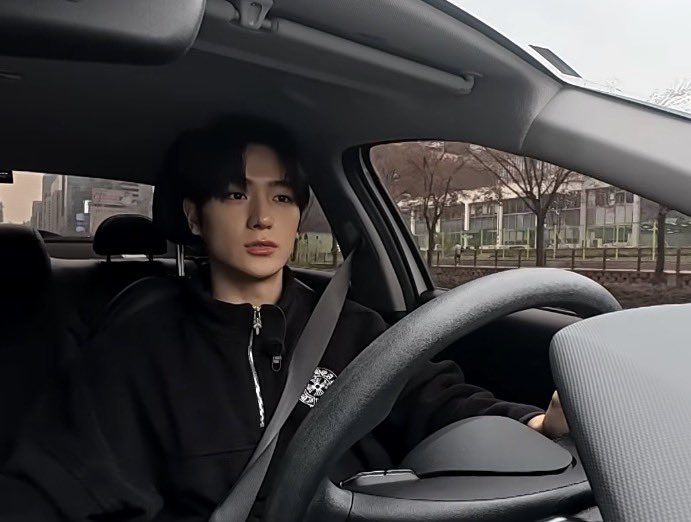 hyunjaesprite's tweet photo. marriage is scary coz what if your husband is not hyunjae https://t.co/67f4ef8GEI