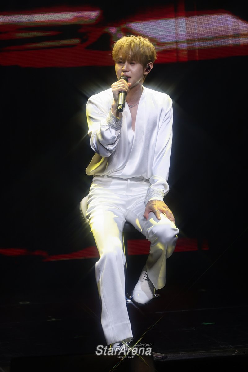 StarArena_'s tweet photo. 📷 2026 Yang Yoseop Solo Concert <Fade In> in Singapore

Yang Yoseop and Singapore fans share a special moment tonight

#YANGYOSEOPinSG #YANGYOSEOP #양요섭 #HIGHLIGHT #하이라이트 #비스트 #BEAST #Fade_In https://t.co/BxLNzQy6TN