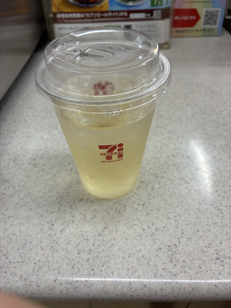 buruburuDebuu's tweet photo. 紅茶の機械セットしてなんか明らかおかしいと思って、ちゃんと言えてよかった
明らか色違うしw
茶葉セットされてないとこんな違うのね https://t.co/8x1FTqiPh8