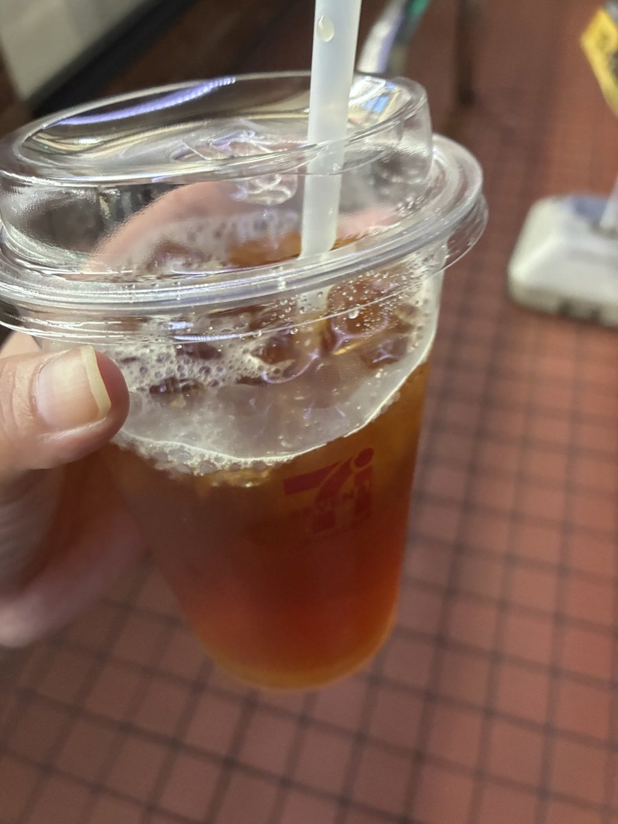 buruburuDebuu's tweet photo. 紅茶の機械セットしてなんか明らかおかしいと思って、ちゃんと言えてよかった
明らか色違うしw
茶葉セットされてないとこんな違うのね https://t.co/8x1FTqiPh8