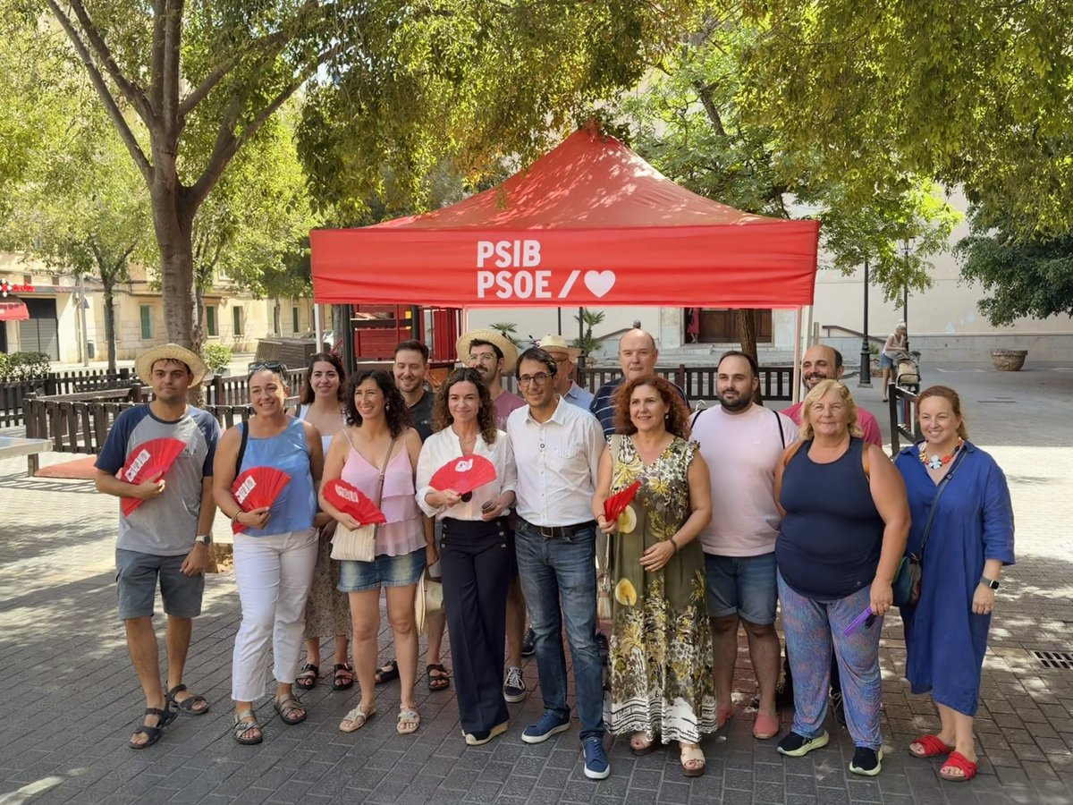 amandaferu's tweet photo. 🌹💪🏼 Un matí productiu a Palma!

👉🏼Sortim al carrer per parlar amb els veïnats i veïnades i explicar el projecte socialista que tenim per tornar a governar en aquesta terra❤️ https://t.co/KiCXEHwzIl