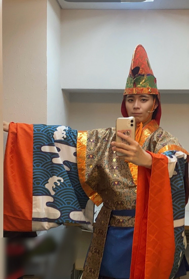 cinnakit_nanase's tweet photo. 『花語り 源氏物語』2日目終演！
ご来場くださった皆様、本当にありがとうございました！
一公演ごとに作品の魅力を改めて感じています。
明日はいよいよ千秋楽。最後まで心を込めてお届けします！
#花語り源氏物語 https://t.co/EAoOKxqcX1