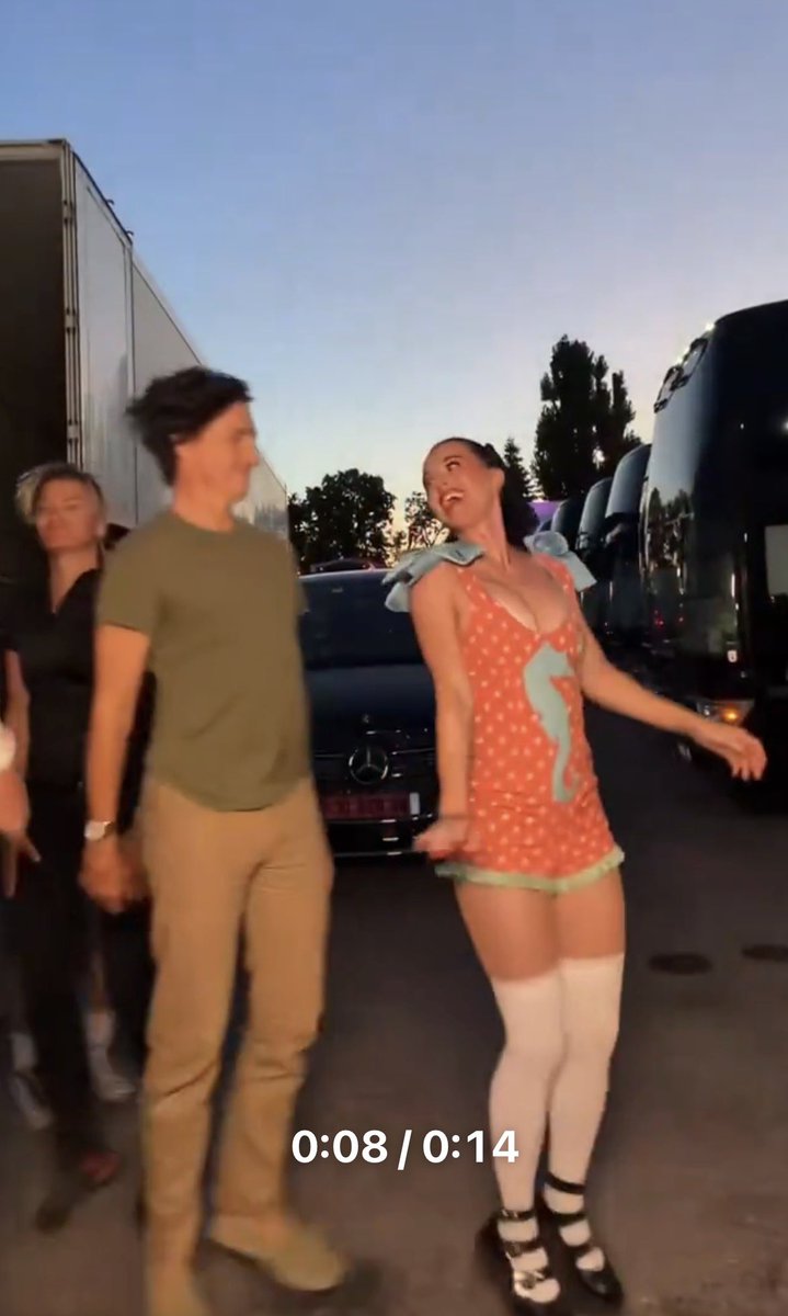 midnightriderV2's tweet photo. The Poutine Princeling, bouncing around like some deranged bunny, is all over the news last night and this morning in 🇺🇸. 

They can’t stop laughing 🤦🏻‍♂️

This childish and severely immature 🤡 governed the country for a decade. That says everything you need to know about the left and those who voted for him.