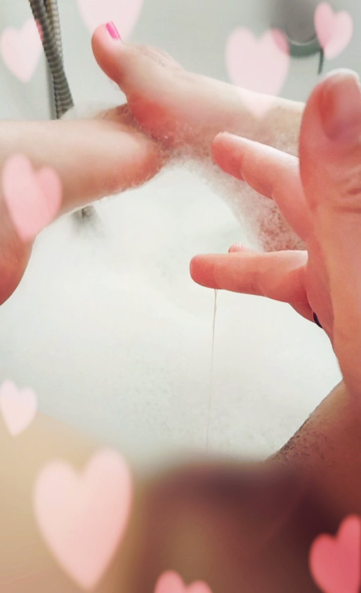 Gurkenfux's tweet photo. Falls jemand Interesse an einem juicy Clip hat , meldet euch gerne per DM 😏💦💵🫰🏻💸. Ich hab da was ganz Leckeres für euch 💚💚💚.

#juicy #porn #pussy #wet #masturbate #horny #weekendmode #bathtube #shower #germangirl #germany https://t.co/EJGRXQyOWQ