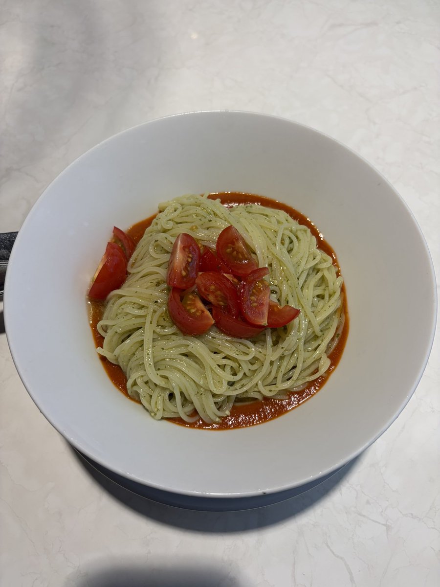 DDR_ALLCOLOR's tweet photo. 今日は暑いので、晩飯はトマトとバジルの冷製パスタ🍝 https://t.co/ogGGBGKqhk