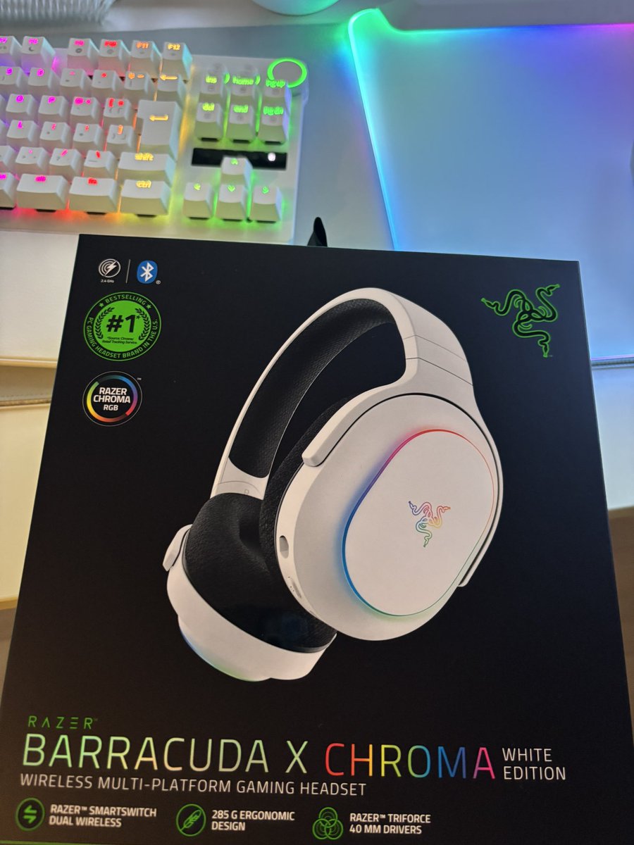 angou_t's tweet photo. 後はヘッドセットスタンドが明日届く
もちろんrazer😆 https://t.co/8Fa6Vdk9ml