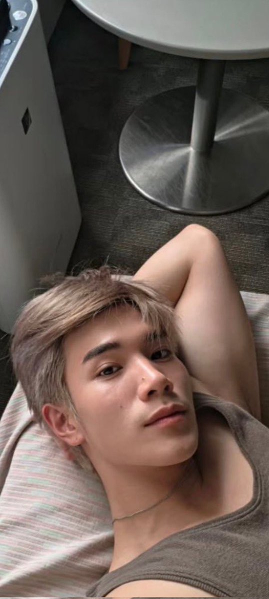 Anapaulabangtan's tweet photo. Parabéns para quem vai casar com esse homem 😔 https://t.co/JNfRVsLNmt