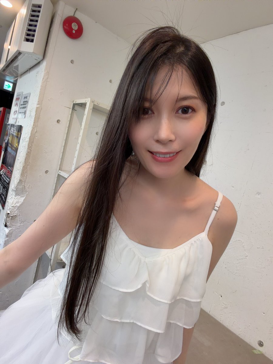 Ceui0131's tweet photo. #フラパラエデン　ありがとうございました！！最高の夜明けが見えましたっ
またゆっくり写真載せるからね🩵
みんなの素敵な笑顔と歌声を胸に　
ここからまた　駆け抜けてゆきますっ❣️ https://t.co/rrLai8p3Ta