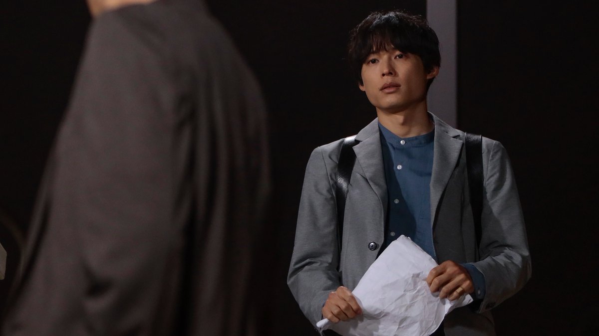 kokuhaku_ntv's tweet photo. 「僕が麻里子さんを守る」

——このあと9時51分に大事件が起きる

#土ドラ告白 放送中 https://t.co/bNj9Gtd5Zn