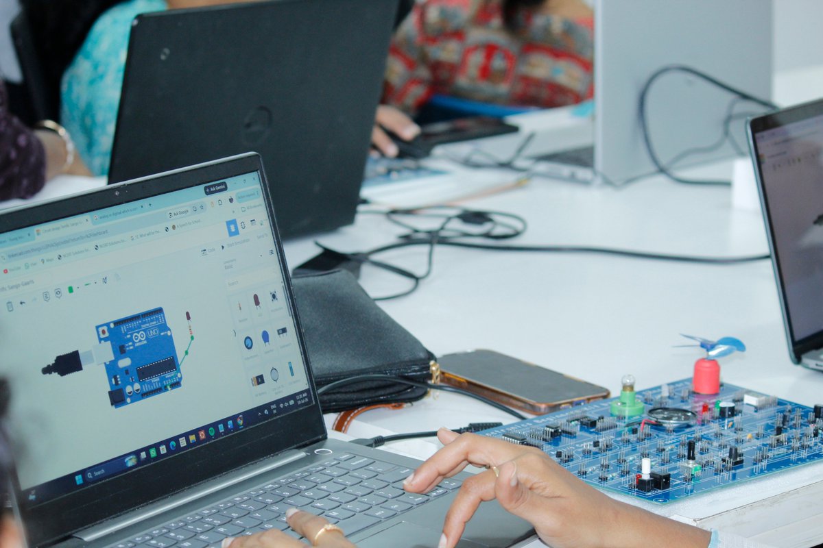 Yi_edu's tweet photo. Day 1 of our 2-Day Teacher Training Workshop on Robotics brought educators from across Bengaluru together to explore electronics, sensors, simulations and autonomous machines.

@NITIAayog @AIMtoInnovate @IndiaDST @narendramodi 

#RoboticsEducation #ATLSarthi #TeacherTraining https://t.co/wp1pA8NtzL