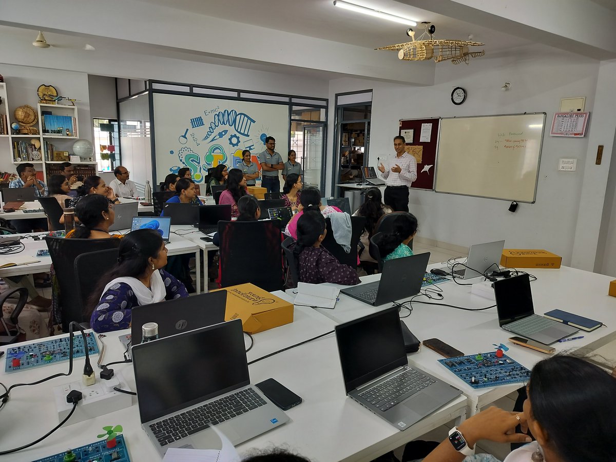Yi_edu's tweet photo. Day 1 of our 2-Day Teacher Training Workshop on Robotics brought educators from across Bengaluru together to explore electronics, sensors, simulations and autonomous machines.

@NITIAayog @AIMtoInnovate @IndiaDST @narendramodi 

#RoboticsEducation #ATLSarthi #TeacherTraining https://t.co/wp1pA8NtzL