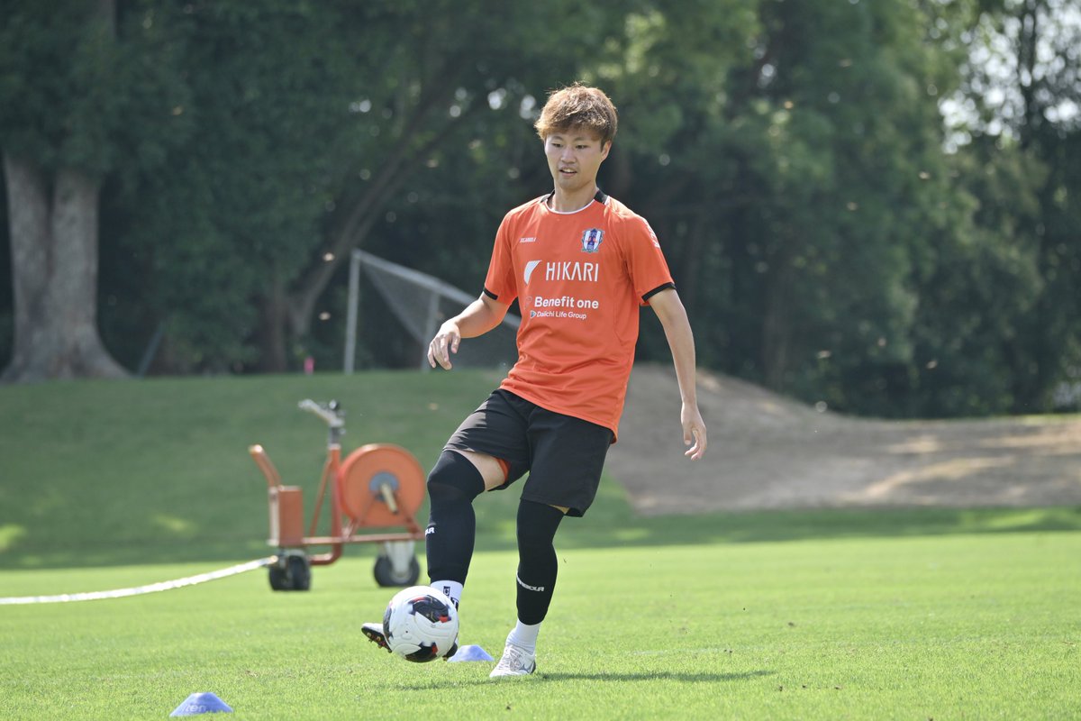 ehime_fc's tweet photo. 📸｜𝟮𝟬𝟮𝟲/𝟮𝟳 𝗣𝗟𝗔𝗬𝗘𝗥𝗦 𝗙𝗜𝗟𝗘
#ehimefc #愛媛FC

#石尾崚雅 （いしお りょうが）
﹏﹏﹏﹏﹏﹏﹏﹏﹏

🔢 number｜37
🔻 position｜DF
🎂 birthday｜2000/5/18
👕size｜2XL
﹏﹏﹏﹏﹏﹏﹏﹏﹏

つっけんどんに見えますが、実は面倒見がよく、話すとよくしゃべってくれるツンデレです。
飄々としているように見えて芯はしっかり。
たまに見せる可愛さとのギャップがたまりません。

👕ユニフォームの購入はこちらから
https://t.co/oCSsmgHhCy