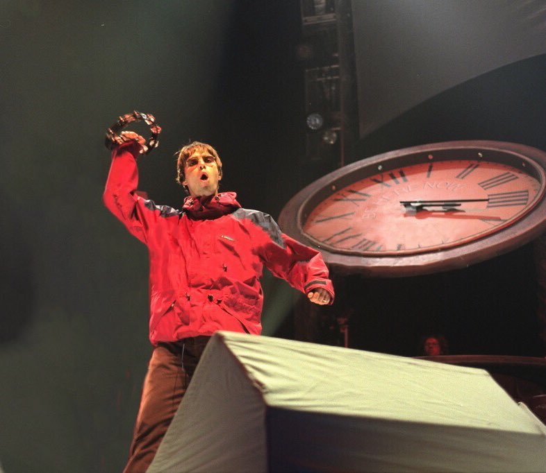 oasiscentral_'s tweet photo. Liam Gallagher, with Oasis, on stage in Oslo, Norway, 1997. https://t.co/5Tt7QmgPn9