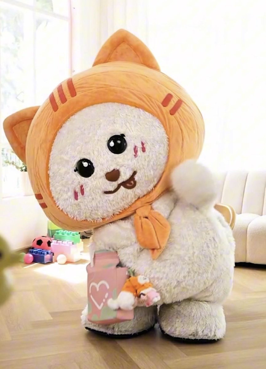 myhappines_ss's tweet photo. ꒰ #MUVMUV 🐶💚💖 ꒱

❔: ถ้าไปเที่ยวแล้วมีคนตกน้ำ คน ๆ นั้นคือใคร ?
🧡 : อะโวเชี่ยนค่ะ ไม่ได้ตก น่าจะกระโดดลงไป

❔: คิดว่าใครจะเป็นคนกระโดดลงไปช่วย ?
🧡 : โพก้าซังค่ะ เพราะว่าว่ายน้ำเก่ง

❔: ถ้าเจอเงิน 1,000฿ ตกที่พื้นสิ่งแรกที่จะทำคืออะไร ?
🧡 : เมิฟต้องห้ามลูน่าไม่ให้เก็บค่ะ เมิฟคิดว่าลูน่า น่าจะเก็บ เมิฟต้องเป็นคนห้าม แล้วบอกให้เอาไปให้คุณครูค่ะ

❔: ถ้าเรา “สลับร่าง” กับเพื่อนได้ 1 วัน จะสลับร่างกับใคร ?
🧡 : อยากสลับกับเจเวลค่ะ เพราะเจเวลสะอาด

❔: พูดได้แล้วมีอะไรอยากบอกอุนย่าอันยานไหม ?
🧡 : เมิฟสัญญาว่าเมิฟจะเป็นเด็กดี เป็นที่รักของอุนย่าอุนยายทุกคนเลยค่า~