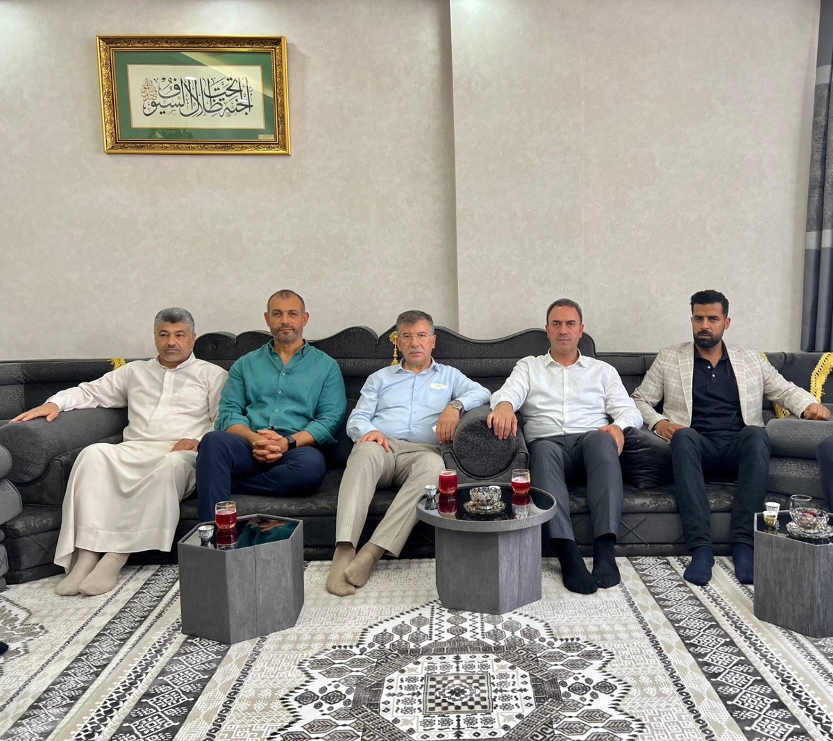 EyyubiyeAkParti's tweet photo. Milletvekilimiz Sayın Mehmet Ali Cevheri, İlçe Başkanımız Süleyman Elgün ve Yönetim Kurulu üyelerimizle birlikte, Başkan Yardımcımız Mehmet Özbek’in hanesinde bir araya geldik.

​Gündeme dair gerçekleştirdiğimiz verimli istişareler ve samimi hasbihal için Başkan Yardımcımıza ve ailesine misafirperverliklerinden ötürü teşekkür ederiz. 

Birlik ve beraberlik içinde çalışmaya devam ediyoruz. 

#MilletimizleYolumuzBir
#SüleymanElgün #AkEyyübiye #Eyyübiye

@RTErdogan @Akparti @abuyukgumus @hakanaksu058 @farukaytek @mustafaelitas @acarfaruka @Ziverozdemir @milhamigunbegi @malicevheri @ElgunSuleyman  @SalihAldeniz5 @Serkankrmz63 @SbrKnk @ihalilesiyok