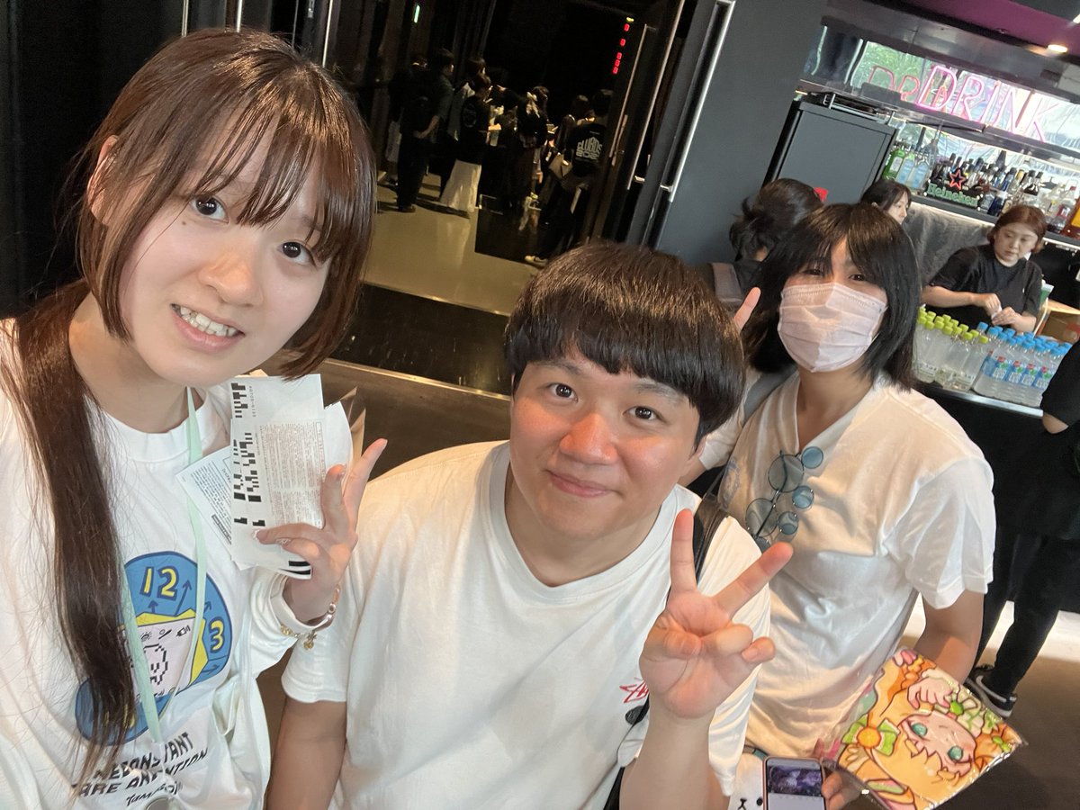 4k1l616's tweet photo. 遇到yoshiki @yottan20001202 和ruri女神@kizunanomngtr 了！好开心好开心
ライブ最高だ！！！3時間でめちゃくちゃ楽しい😭maimaiありがとう😭 https://t.co/DkUNpsiqNs