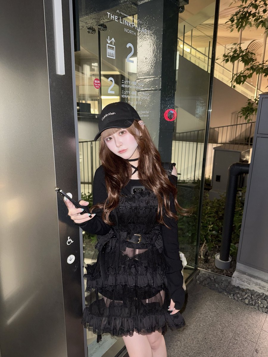 melnoir_sui's tweet photo. トリュフ・大理石・山手線沿い駅直結の三拍子なのに、まだあまり知られてない穴場。トリュフポテトはあの有名な系列だから間違いない美味しさだし、ピザもトリュフの味して不意打ち横転(知らないで頼んだ)🙂‍↕️ あんま知られたくないくらいおすすめだよー🌟⋆꙳ 店名ALT…⟡.* https://t.co/OSeuB2Jo1t