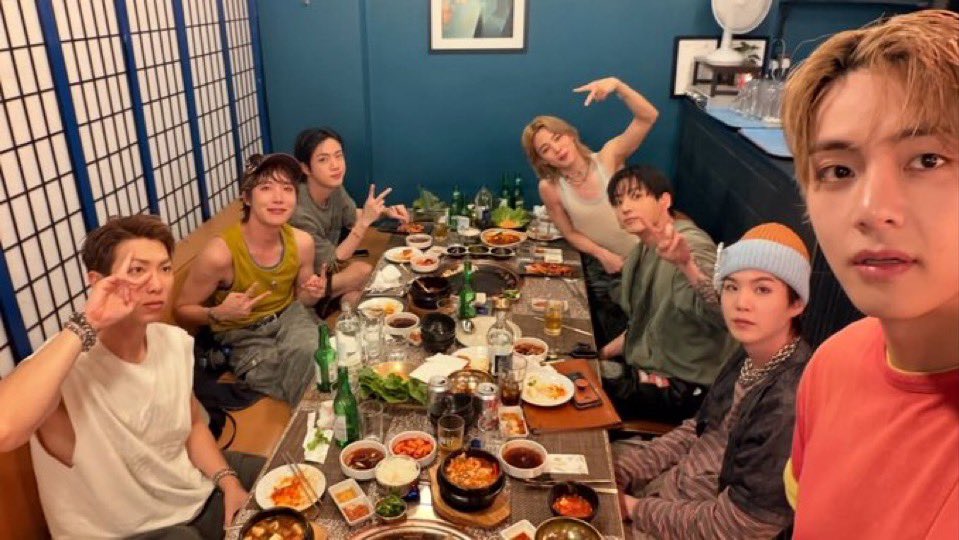 pjmoonriver's tweet photo. amo tanto vocês 🥺 https://t.co/RNOfSs8BYg