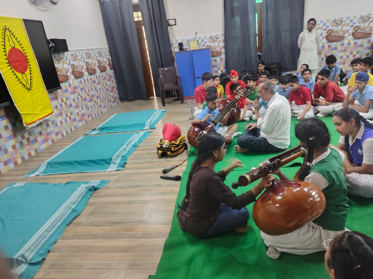 spicmacay's tweet photo. The 5-day Rudraveena Workshop by eminent maestro Ustad @BahauddinD Dagar commenced today at St. Mary's Academy, Mission Compound, Saharanpur,UP. The majestic Rudraveena is one of India's most ancient classical instruments. Kids will learn instrument's rich tradition &amp; techniques. https://t.co/o8eNxI2OSb