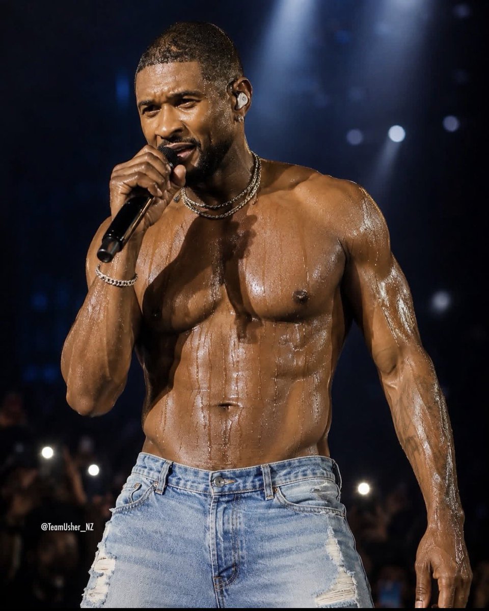 BuzzTalkonX's tweet photo. Usher!!! Wow!! 🤩 https://t.co/AXzIZwHNg4