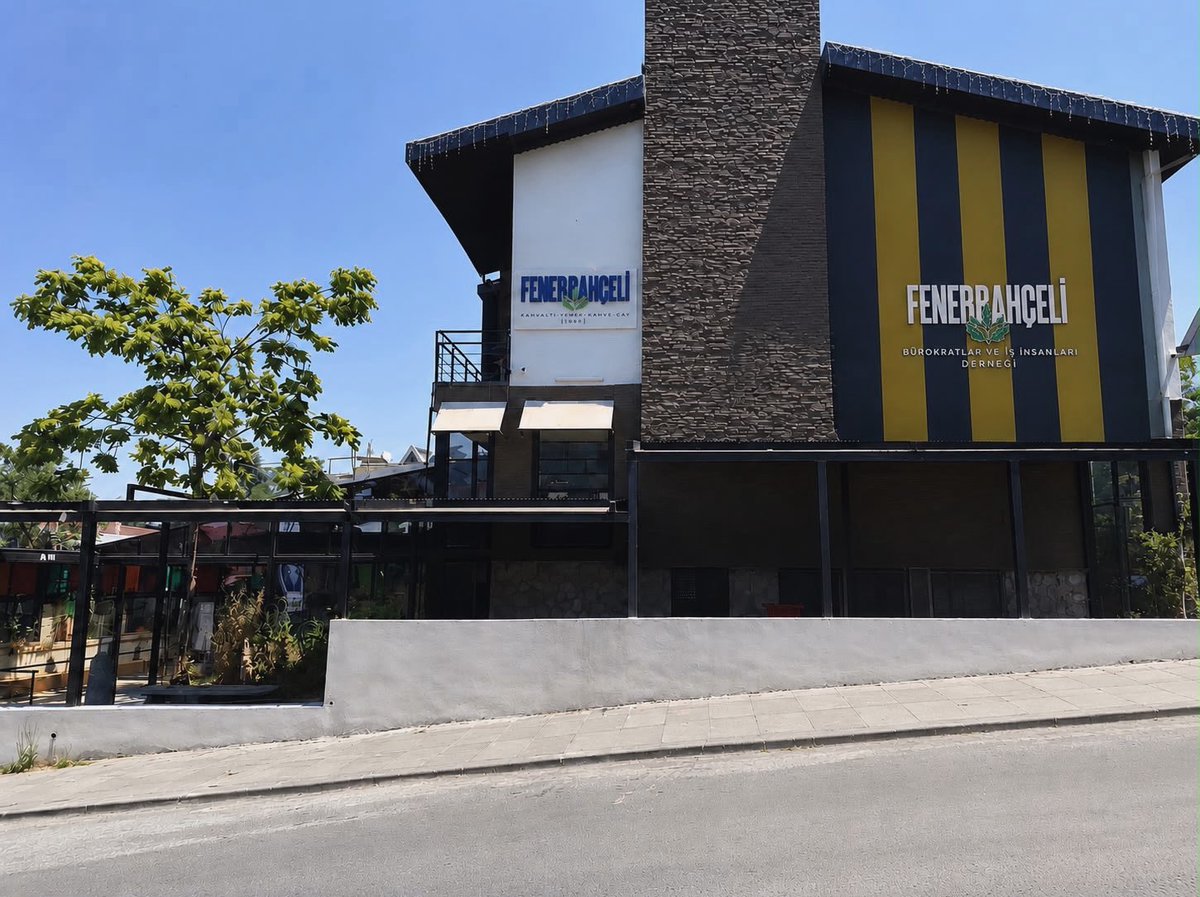 Febid2026's tweet photo. Ortak değerlerde buluşanların yeni adresi…

Fenerbahçeli Bürokratlar ve İş İnsanları Derneği Lokalimiz, üyelerimizi bir araya getirecek; dayanışmanın, paylaşımın ve güçlü bağların buluşma noktası olacak.

Camiamıza hayırlı olmasını temenni ediyoruz. 💛💙 https://t.co/9BVuBhNhpF