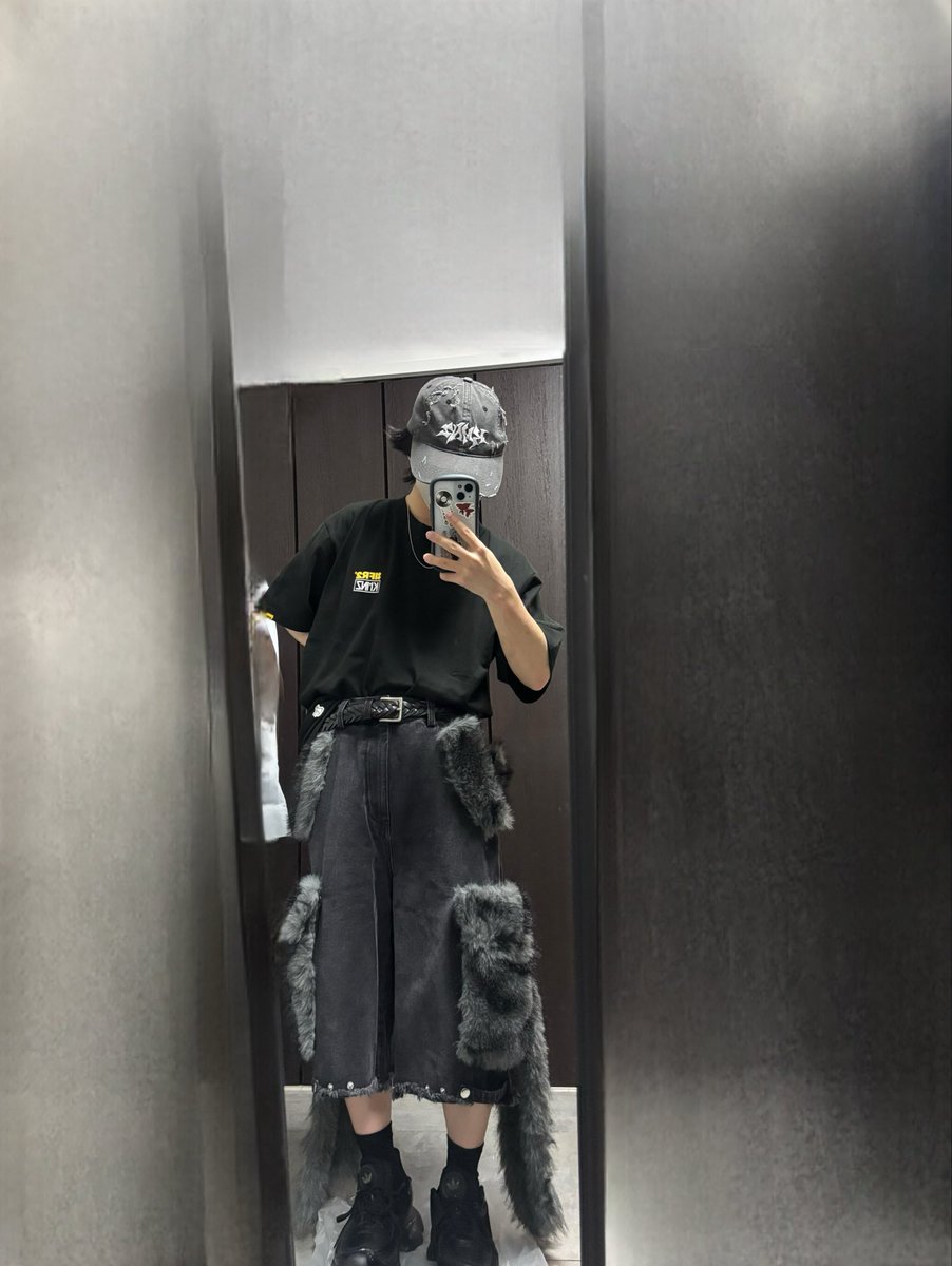 ppap1ppap1's tweet photo. #KMNSUPPLY #FR2 
KMNZ✖️FR2コーデ！！
いい感じ！！ https://t.co/Xo44ltMOFE