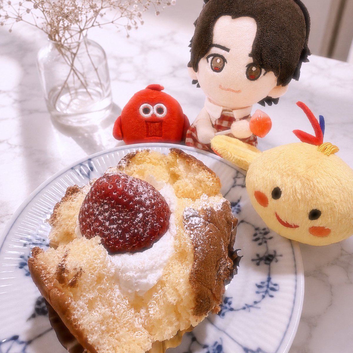 Ki87_F's tweet photo. 昨日見て食べたくなったから久々にザクロをテイクアウト🍓はばタンも連れ帰ってきました🐥⸒⸒地元でも改めて名物とか感じるきっかけになるしご当地紹介企画これからも楽しみにしてます🙌🏻
#北山宏光LIVE2026 https://t.co/C7I20a09U7