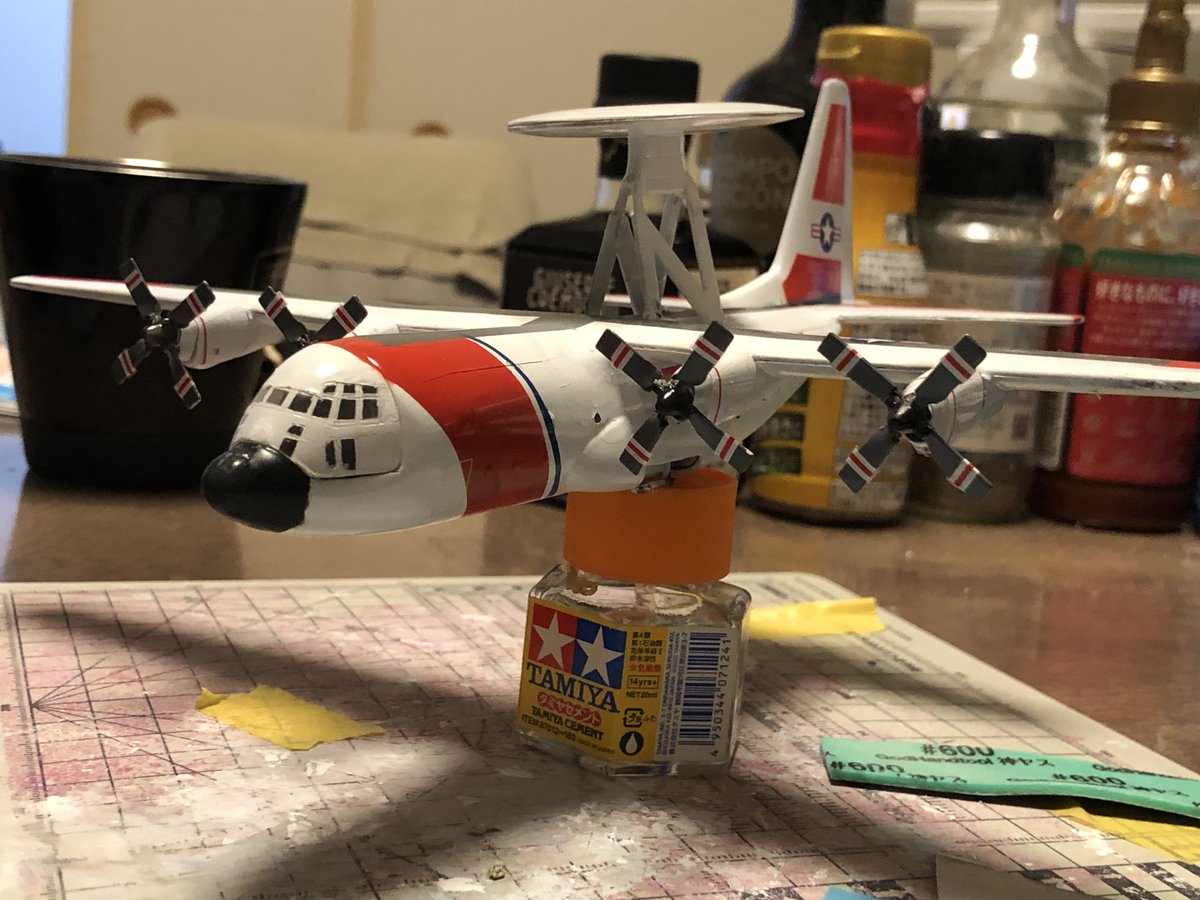 Blackchinadress's tweet photo. プロペラ幅がガタガタなのでデカールが余ったり足りなかったりする　#東欧キットこころの悩み相談センター https://t.co/tPZcI3zHMS